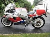 YAMAHA FZR 750R OWO1