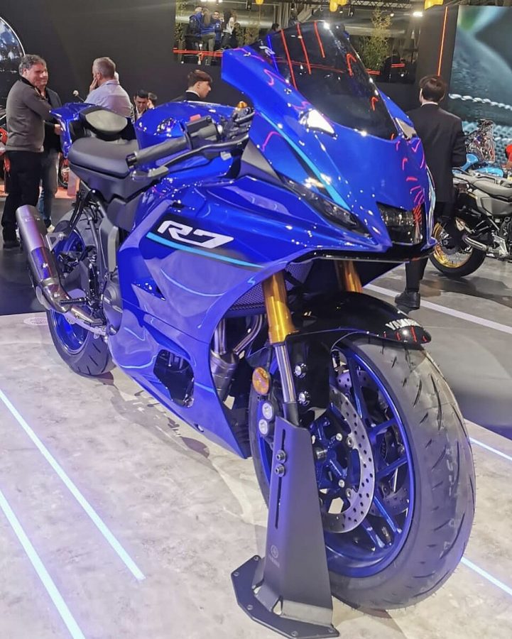 YAMAHA R7