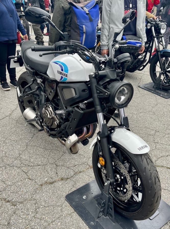 YAMAHA XSR700