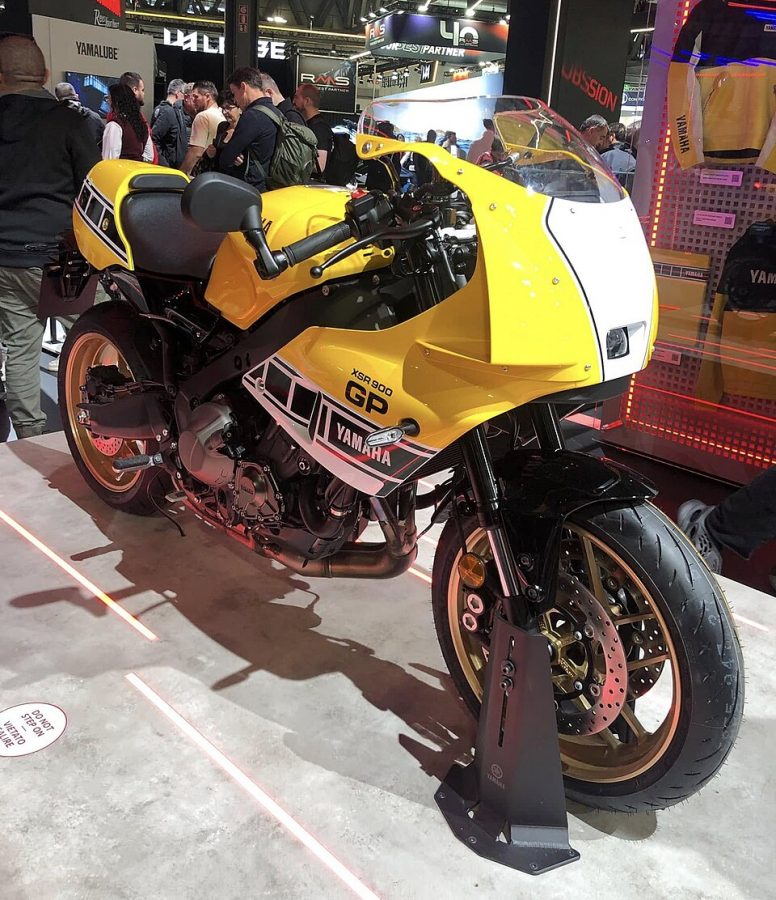 YAMAHA XSR900